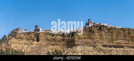 Arcos de la Frontera, l'un des petits villages blancs d'Andalousie, Espagne Banque D'Images