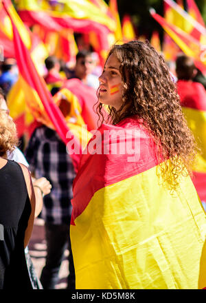 Madrid, Espagne. 7 Oct, 2017. Manifestation à Madrid. Des milliers de personnes manifestent contre les drapeaux avec l'Espagne catalogne l'indépendance. Banque D'Images