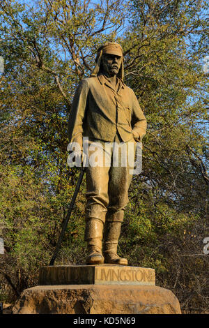 Statue de David Livingstone au Victoria Falls ou Mosi-oa-Tunya (la fumée qui tonne), Zimbabwe, Afrique du Sud Banque D'Images