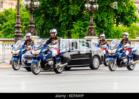 Paris, France. 17 juillet 13. Serré de sécurité comme Donald Trump visites Président français Emmanuel Macron Banque D'Images