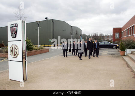 Nanjing Automobile, agents et membres du Gouvernement Municipal de Nanjing, à la prise en charge de l'entreprise Rover Longbridge, 2006. Banque D'Images