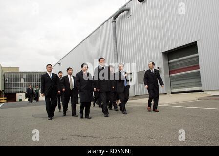 Nanjing Automobile, agents et membres du Gouvernement Municipal de Nanjing, à la prise en charge de l'entreprise Rover Longbridge, 2006. Banque D'Images