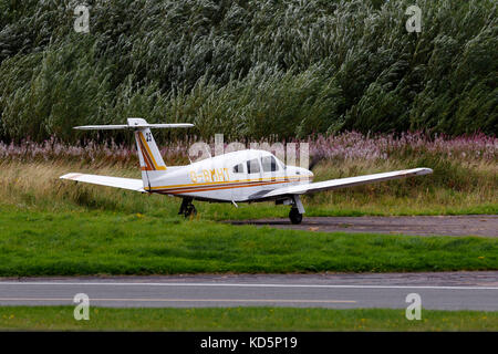 Piper PA-28rt-201t flèche cherokee bhmt-g Banque D'Images