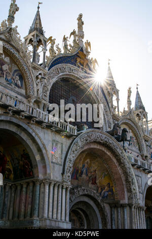 Plus de sunburst st. Basilique Saint-Marc, Venise Italie Banque D'Images