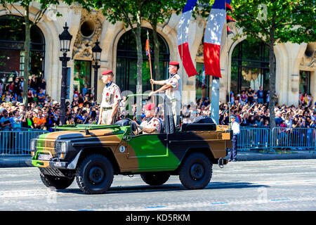 Paris, France. 14 juin 17. L'armée et la police françaises ont mis en avant un grand défilé du 14 juillet. Banque D'Images