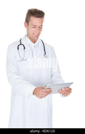 Portrait de friendly doctor with digital tablet. Isolated on white Banque D'Images