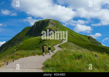 Le Puy Mary, sommet dans le Monts du Cantal dans le Massif Central en France, classé comme un "Grand Site National". (Non disponible pour la production de cartes postales Banque D'Images