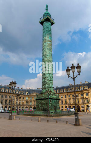 Paris (France) : la colonne Vendôme sur la place "Place Vendôme", à Paris 1er arrondissement / quartier, érigée par Napoléon pour commémorer la battl Banque D'Images