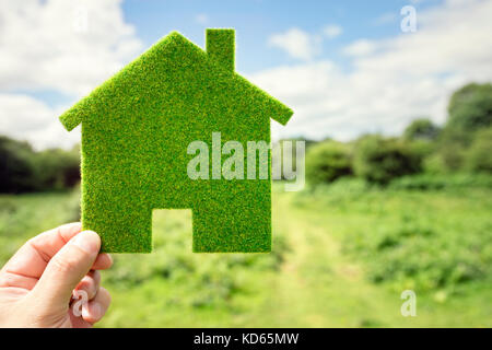 Green eco house en arrière-plan de l'environnement pour l'avenir sur le terrain terrain résidentiel Banque D'Images