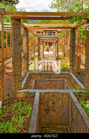 Cours d'eau et le jardin de l'Octavius Quarto chambre à la ville romaine de Pompéi à Pompei Scavi, près de Naples, Italie. Banque D'Images