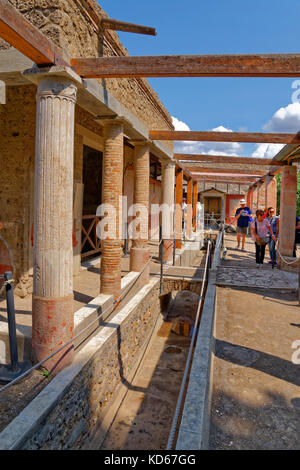 Cours d'eau et l'extérieur de l'Octavius Quarto chambre à la ville romaine de Pompéi à Pompei Scavi, près de Naples, Italie. Banque D'Images