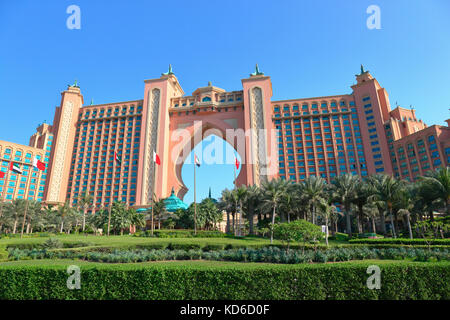 Dubaï, Émirats arabes Unis-3 NOVEMBRE : voir l'hôtel Atlantis le 3 novembre 2013 à Dubaï, aux Émirats arabes Unis. Le complexe comprend deux tours reliées par un pont, avec un total de 15 Banque D'Images