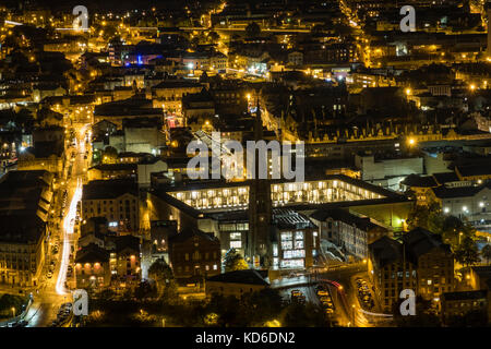 Vue de nuit de la pièce hall et Halifax, West Yorkshire, de Calderdale. Banque D'Images