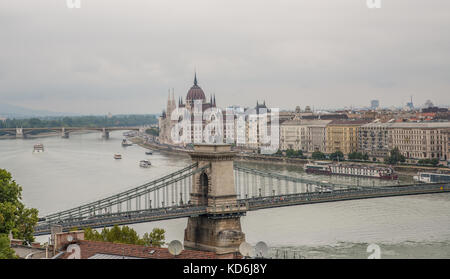 Budapest Pont des chaînes et le parlement hongrois à Budapest, Hongrie Banque D'Images