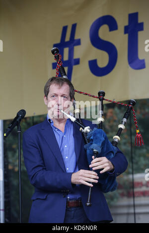 Alastair Campbell jouant des bagpipes à Manchester #StopBrexit démo Banque D'Images