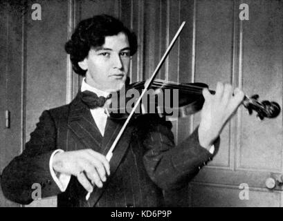 Arthur Honegger - portrait de l'compositeur suisse né français comme un jeune homme palying un violon, le Havre, France, 1909-1910. 10 mars 1892 - 27 novembre 1955. Banque D'Images