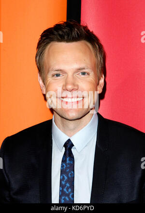 16 mai 2011 - New York , NY - Joel McHale photo à la 2011/12 NBC Primetime Preview au Hilton 6ème Ave, New York City. Crédit Photo : © Martin Roe / Mediapunch Inc. Banque D'Images