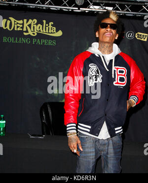 Wiz Khalifa photographié lors de la sortie de son nouvel album "Rolling Papers" à Best Buy Union Square à New York, le 29 mars 2011 © Martin Roe / MediaPunch Inc Banque D'Images