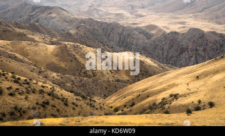 Vue panoramique sur les montagnes et collines en Arménie l'horizontale Banque D'Images
