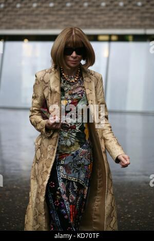 Anna Wintour après Christopher Kane London Fashion week SS18 . Sept 2017 style Street Banque D'Images