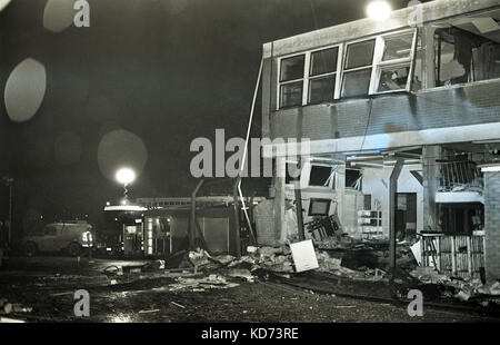 Sur le 2 novembre 1991, une bombe posée par l'IRA provisoire a explosé dans l'aile militaire à Musgrave Park Hospital. Deux soldats ont été tués (un Royal Army Medical Corps, nommé phil cross, l'autre corps royal des transports), nommé craig garde-manger, et 11 autres personnes ont été blessées, dont une fillette de 5 ans et un bébé de quatre mois. Les 20 lb (9,1 kg) de semtex ont explosé dans un tunnel de service reliant le bloc withers, contenant d'orthopédie et de pédiatrie et l'aile militaire. les morts et blessés ont été regarder un match de rugby à la télévision dans l'aile militaire's social club. Banque D'Images