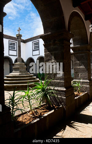 Cour intérieure d'un ancien monastère féminin de São Pedro de Alcântara en ville san rock, les Açores Banque D'Images