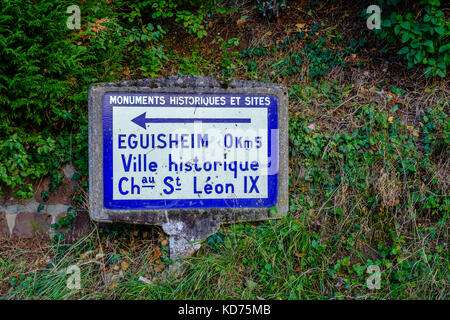 L'Antik est panneau donnant des directives du village historique Banque D'Images