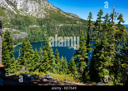 Vue sur Emerald Bay depuis la zone d'observation du lac Tahoe Banque D'Images