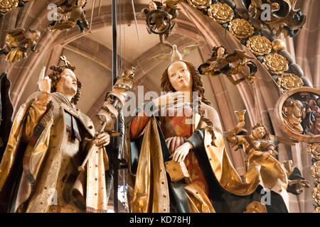 Détail de l'annonciation ou Salutation angélique, limewood sculptures de Veit Stoss, 1518, Église Saint Lorenz Nuremberg, Bavière, Allemagne Banque D'Images