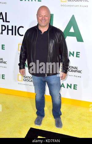 Michael Chiklis assiste à la première des films documentaires du National Geographic "Jane" au Hollywood Bowl le 9 octobre 2017 à Hollywood, Californie. Banque D'Images