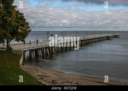 Gdynia, Pologne. 10 oct, 2017. l'orlowo pier (molo w) orlowie où de nouvelles caméras seront installées est vu à Gdynia, Pologne, le 10 octobre 2017 le plan d'échange des autorités de Gdynia et à moderniser les caméras de surveillance vidéo (CCTV) dans les systèmes hd modernes. Chaque mois, le suivi les opérateurs sont spotting environ un millier d'événements, nécessitant des services de police ou de la garde de la ville d'intervenir. crédit : Michal fludra/Alamy live news Banque D'Images