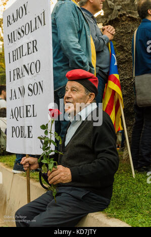 Barcelone, Espagne. 10 Oct, 2017. Déclaration d'indipendence Crédit : Marco Pachiega suspendu/Alamy Live News Banque D'Images