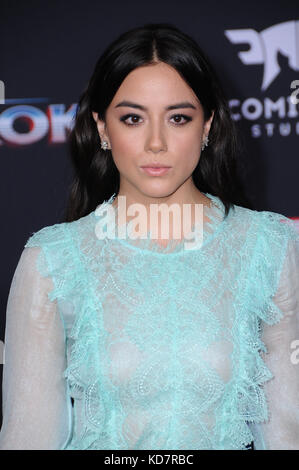 Hollywood, CALIFORNIE, États-Unis. 10 octobre 2017. Chloe Bennett. Première mondiale de ''Thor : Ragnarok'' au théâtre El Capitan à Hollywood. Crédit : Birdie Thompson/AdMedia/ZUMA Wire/Alamy Live News Banque D'Images