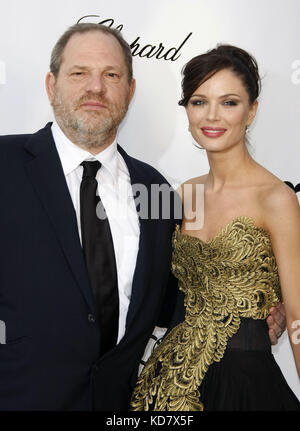 Cannes, France. 22 mai 2008. Harvey Weinstein et Georgina Chapman arrivent au Gala amfAR Cinéma contre le sida au 61e Festival de Cannes, France, le 22 mai 2008. Credit : Hubert Boesl | usage Worldwide/dpa/Alamy Live News Banque D'Images