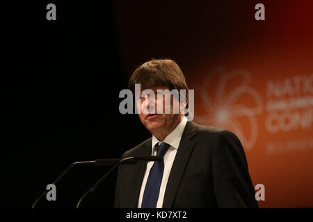 Bournemouth, Royaume-Uni. Oct 11, 2017. Lord Porter de Spalding CBE, Président Local Government Association donne l'ouverture allocution de bienvenue à l'Office national de l'enfance et à la Conférence de l'Association des services aux adultes au Centre International de Bournemouth. Credit : Expo photo/Alamy Live News Banque D'Images