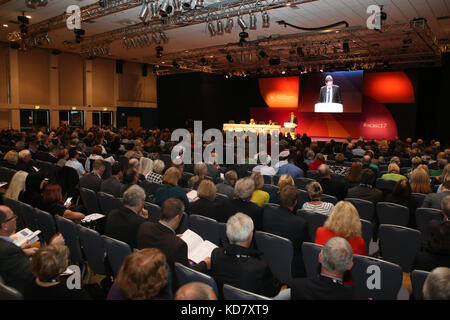 Bournemouth, Royaume-Uni. Oct 11, 2017. Lord Porter de Spalding CBE, Président Local Government Association donne l'ouverture allocution de bienvenue à l'Office national de l'enfance et à la Conférence de l'Association des services aux adultes au Centre International de Bournemouth. Credit : Expo photo/Alamy Live News Banque D'Images