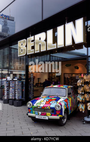 Boutique de souvenirs à l'Alexanderplatz à Berlin, Allemagne Banque D'Images