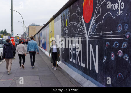 East Side Gallery, section du mur de Berlin sur Muhlenstrasse à Berlin, Allemagne Banque D'Images