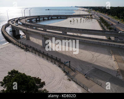 L'échange de l'autoroute I-110, plage et Promenade en boucle, Biloxi, Mississippi. Banque D'Images