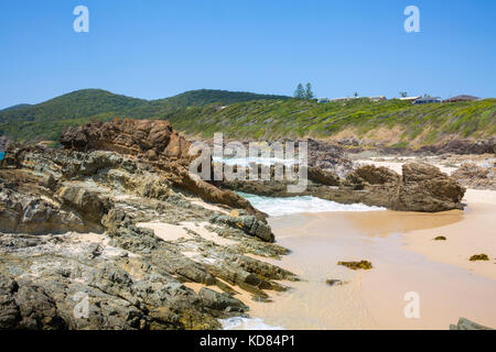 Côte sauvage et sauvage à Burgess, plage une plage de Forster sur le milieu de la côte nord de la Nouvelle-Galles du sud , Australie Banque D'Images