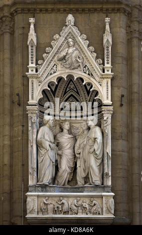 Quatre Saints Couronnés (groupe Guild of Stone et WoodMasters) 1414-1417 de Nanni di Banco façade de l'Orsanmichele ( ou Cuisine Jardin de Saint Michel ) est une église de Florence ( en 1336 en tant que marché et zone de stockage du grain, comme sur commission de l'Union européenne en soie Soie (Guilde). Banque D'Images