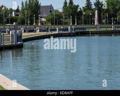 Passerelle pour piétons, le lac Wascana, Regina, Saskatchewan, Canada. Banque D'Images