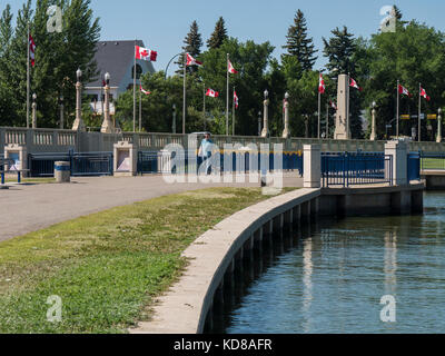 Passerelle pour piétons, le lac Wascana, Regina, Saskatchewan, Canada. Banque D'Images