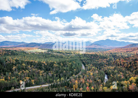 La couleur de l'automne dans les montagnes Adirondack autour du lac Placid NY Banque D'Images