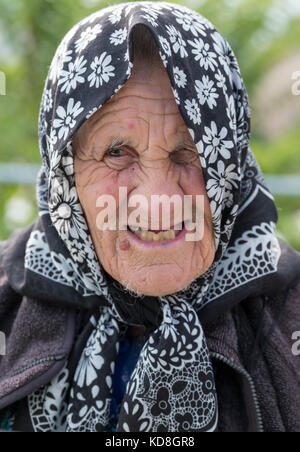 Portrait d'une femme chypriote grecque dans un village de montagne à Chypre. Banque D'Images