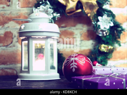 Lanterne à bougie de Noël et décorations de Noël-look vintage Banque D'Images