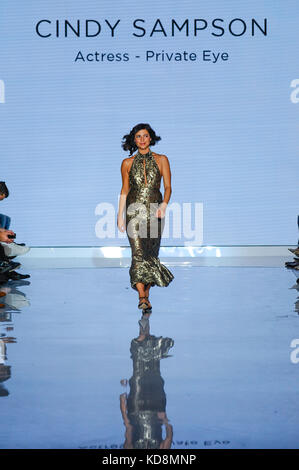 Le 3 octobre 2017. Toronto, Canada - Cindy sampson au cours de mode féminine pour l'espoir performance à Toronto women's fashion week Banque D'Images