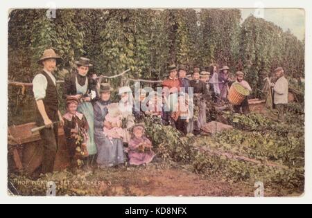 Carte postale édouardienne teintée de ramasseurs de houblon, intitulée « set of Pickers », 1907, Royaume-Uni Banque D'Images