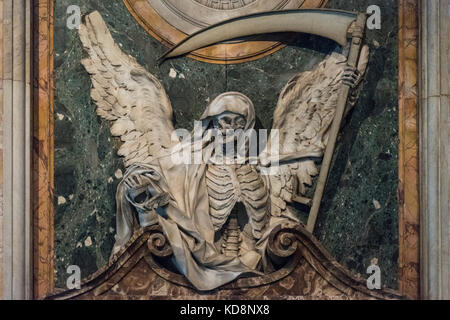 Rome. L'Italie. Tombeau du Cardinal Cinzio Aldobrandini (1551-1610) par Carlo Bizzaccheri (1656-1721), Basilica di San Pietro in Vincoli. Memento Mori Banque D'Images
