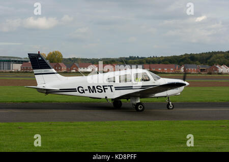 Piper PA28 Cherokee Warrior II à Wellesbourne Airfield, Warwickshire, UK (G-MSFT) Banque D'Images